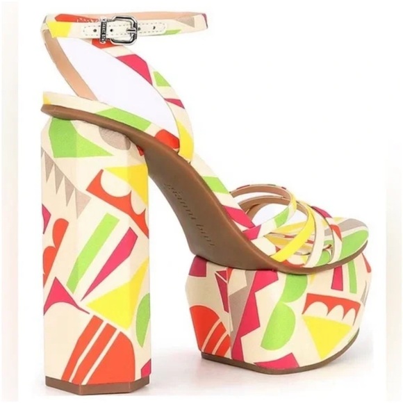 Gianni Bini Parrish Geo Print Strappy Platform Sandals - Picture 5 of 5